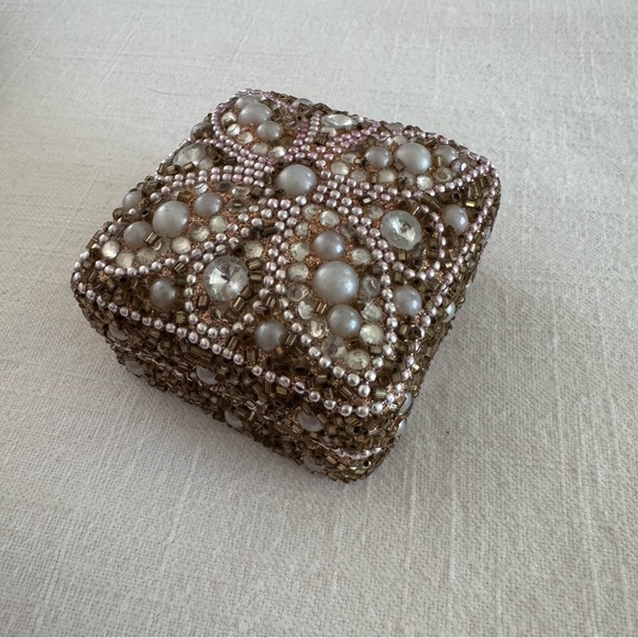 Vintage Beaded Jewelry trinket Box - Gold and Pearl - Picture 3 of 7